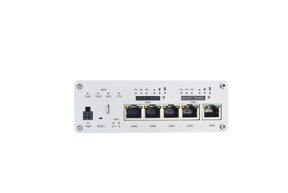 Bild eines RUTX12 von der Seite. Zu sehen ist der Anschluss für das Netzteil, ein Reset Knopf und 5 LAN-Anschlüsse. Über dem Anschluss für das Netzteil sind 4 Signalleuchten beschriftet mit SIM1, SIM2, WiFi, ETH. Über den LAN-Anschlüssen sind zwei SIM-Karten Slots. mit Signalleuchten.