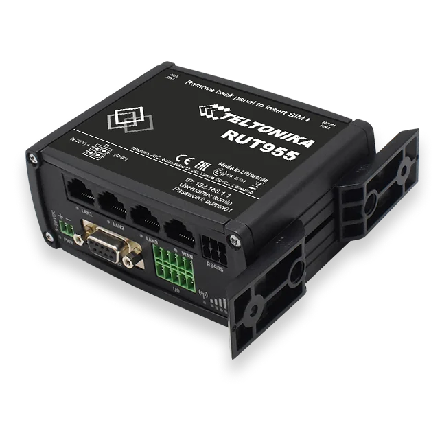 Bild eines schwarzen Routers. Seitlich sind zwei flache Kunstoffplatten angebracht - das Surface Mounting Kit.